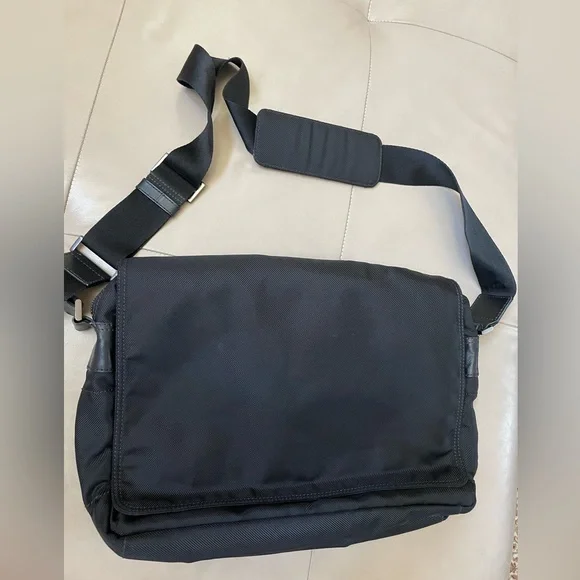 Banana Republic Black Messenger Laptop Crossbody Shoulder Nylon Leather Bag
